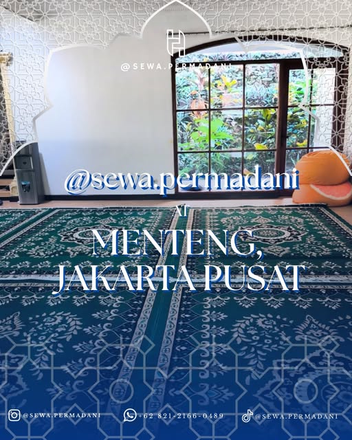 Dokumentasi pemasangan karpet permadani hijau di Menteng, Jakarta Pusat
