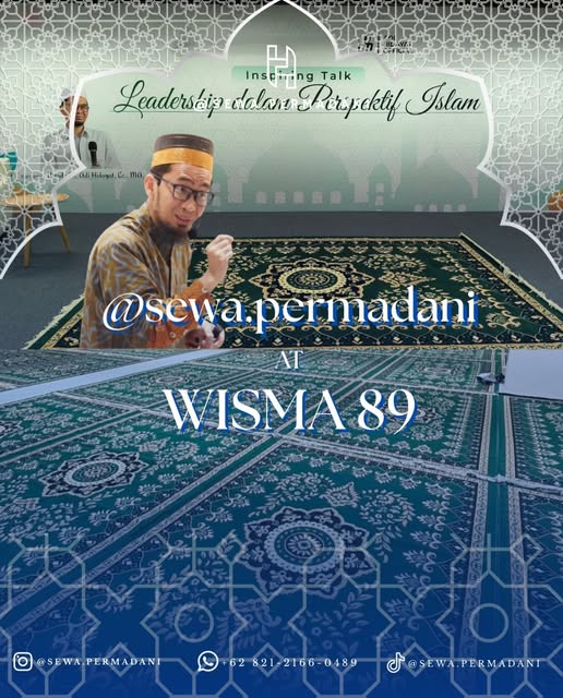 Dokumentasi pemasangan karpet permadani hijau di Wisma 89